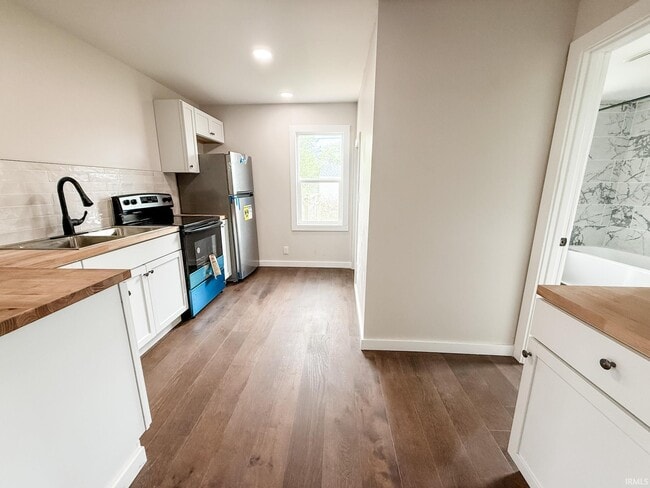 Photo - 1924 N Indiana Ave