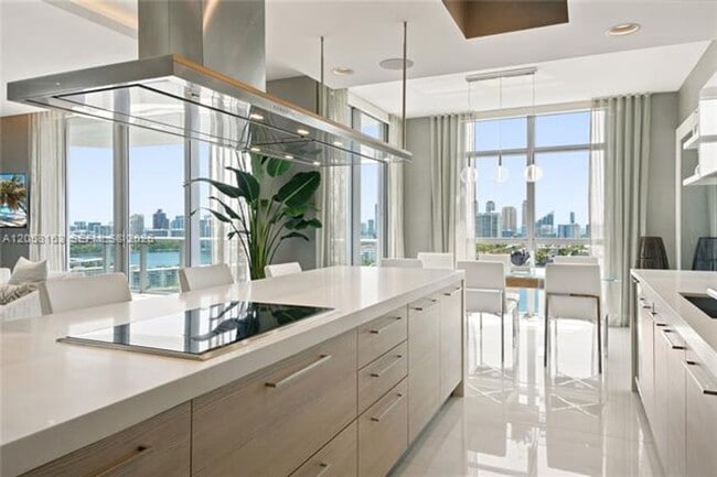 Photo - 17301 Biscayne Blvd