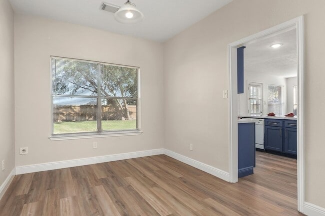 Photo - 3803 Redbud Dr