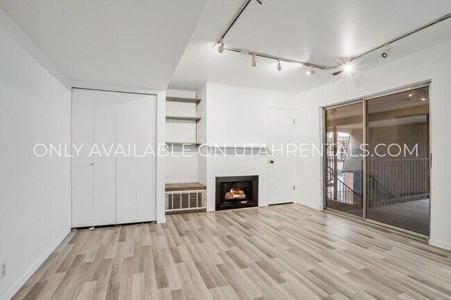 Photo - 1639 Woodland Dr