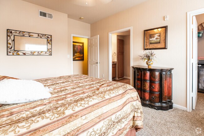 2BR, 2BA - 1150 SF - River Valley Apartments