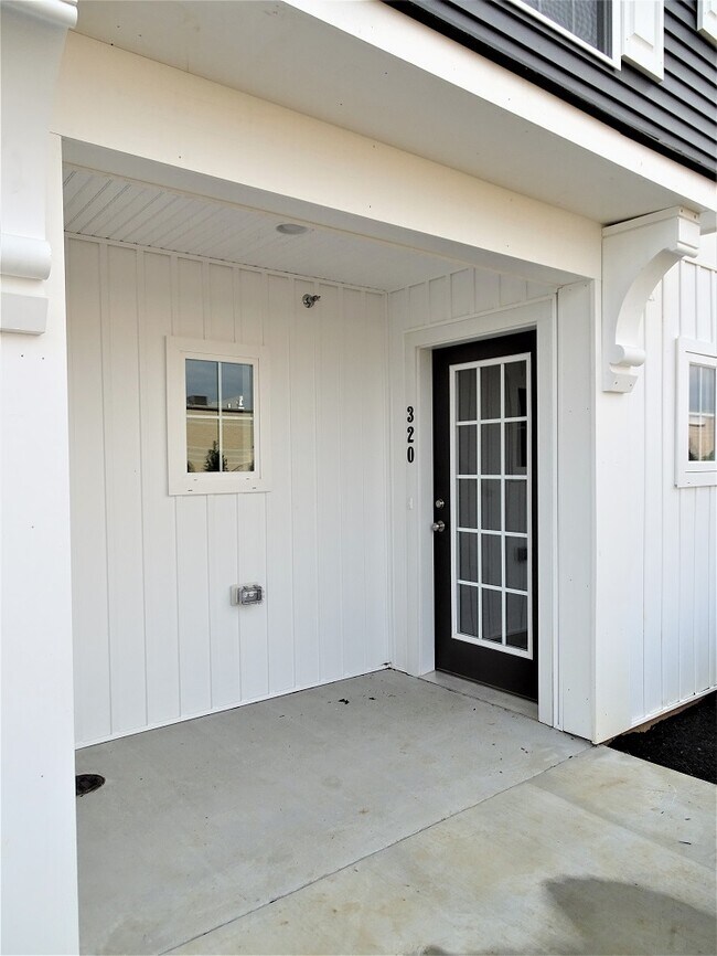 Photo - 320 Mayer Pl