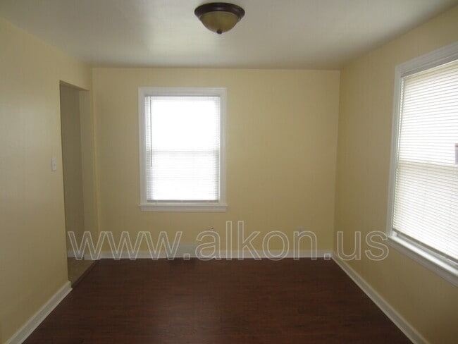 Photo - 2411 Webster Ave