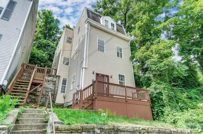 Building Photo - 611 Tafel St Rental