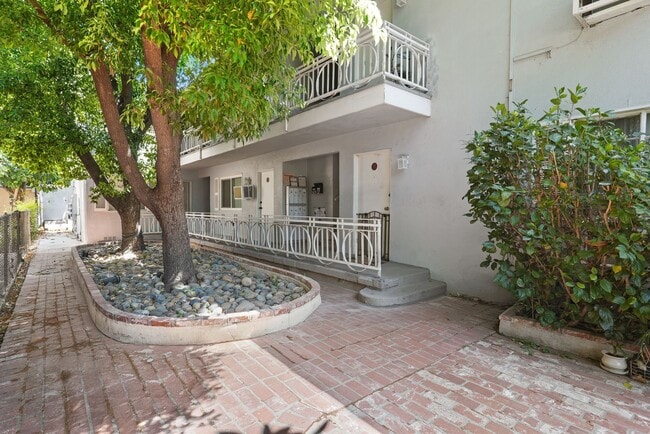 Building Photo - 14531 Dickens St Unit 14535.5