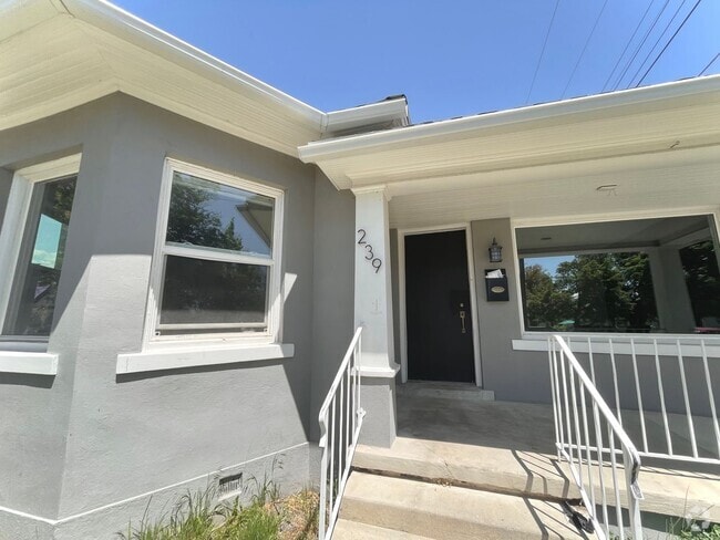 Building Photo - 2 Bed 2 Bath Provo House