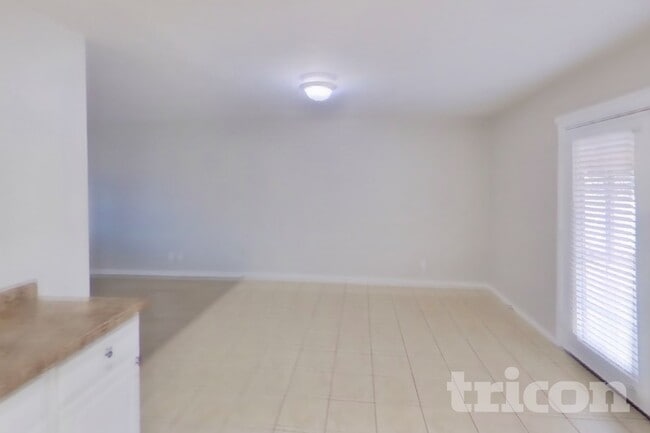 Photo - 5024 W Krall St