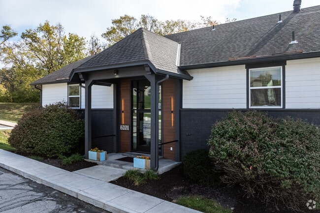 Building Photo - Hunter's Glen Apartments