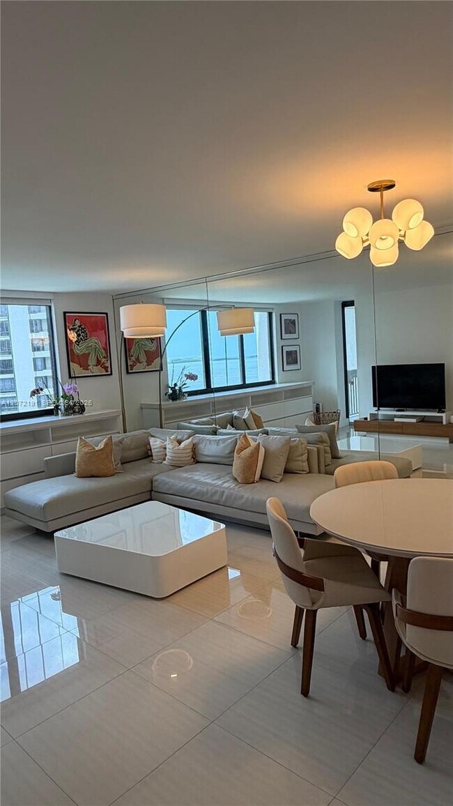 Photo - 540 Brickell Key Dr Unidad 1101