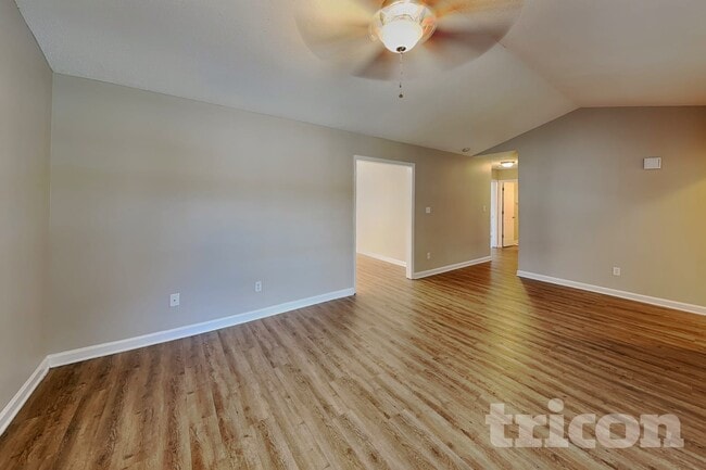 2112 McKinnon Dr