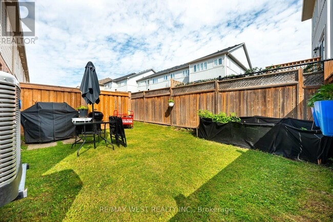 Photo - 124 Parkinson Crescent