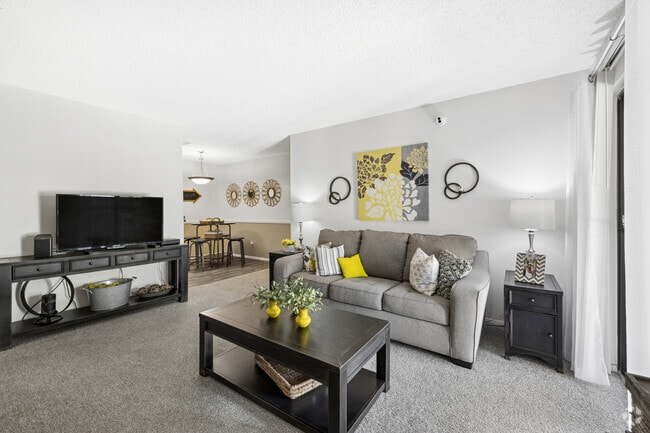 2BR, 2BA - 940SF - Living Area
