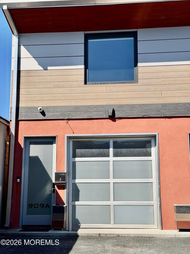 Building Photo - 909 Asbury Ave Unit A