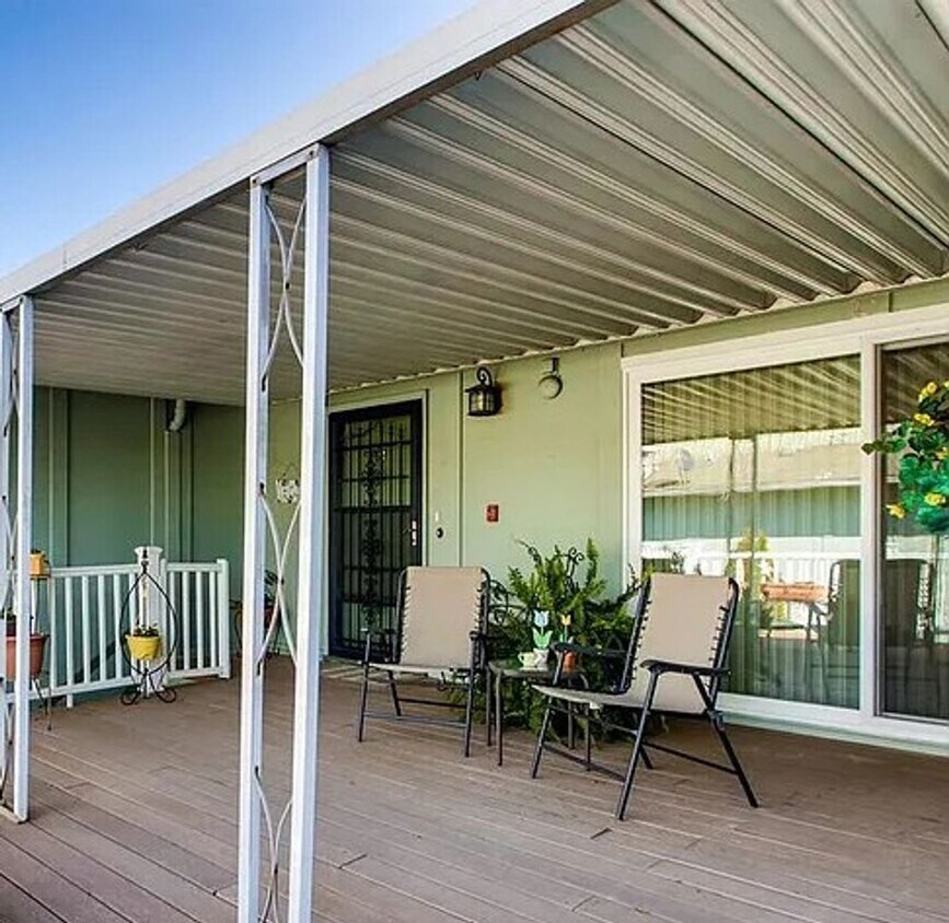 Top-Floor Gem – 2 Bed, 2 Full Bath, W/D, A... - Top-Floor Gem – 2 Bed, 2 Full Bath, W/D, A...