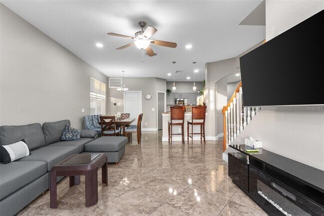 Photo - 215 Gleneagles Dr