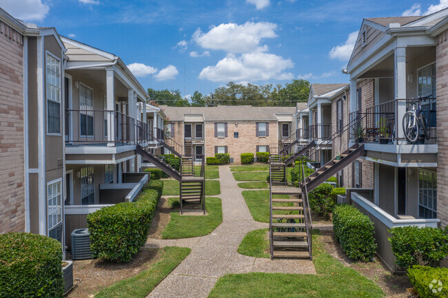 Building Photo - The Abbey at Champions Rental