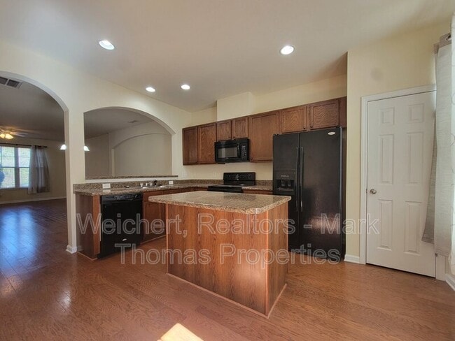 Photo - 100-251 Stratford Lakes Dr