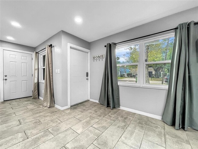 Photo - 6809 S Himes Ave
