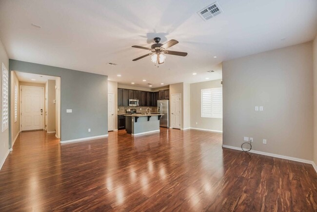 Building Photo - Stylish 3-Bedroom Home with Loft & Upgraded Kitchen!