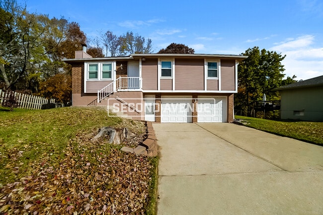Photo - 701 SE Redwood Ln House