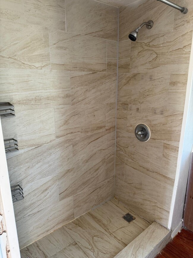 Photo - 560 Meadowlake Rd