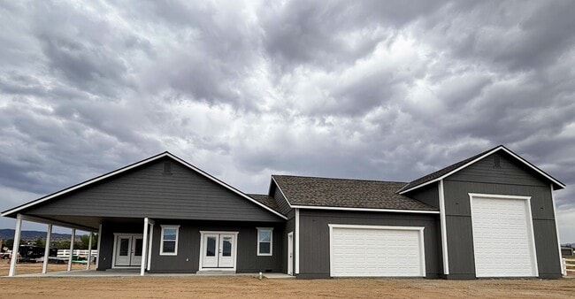 Building Photo - Beautiful country living! Rental