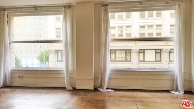 Photo - 215 W 7th St Unit 307