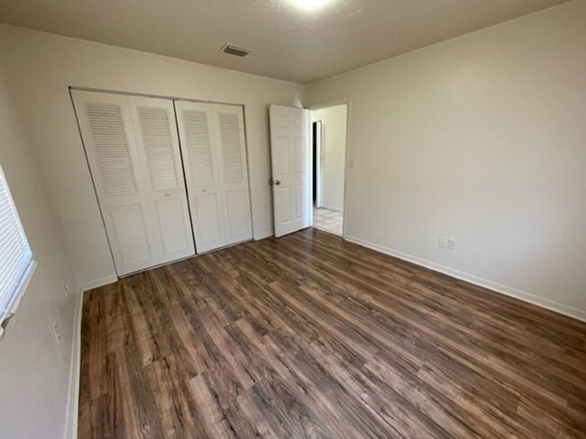 2 Bedroom Located in Pineridge Available N... - 2 Bedroom Located in Pineridge Available N... House