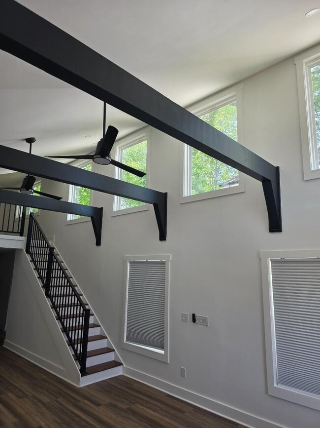 Photo - 1142 E College St