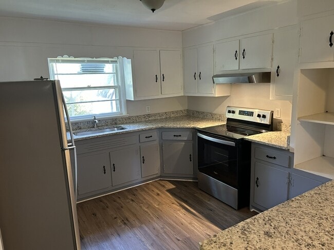 Photo - 611 9th St NW