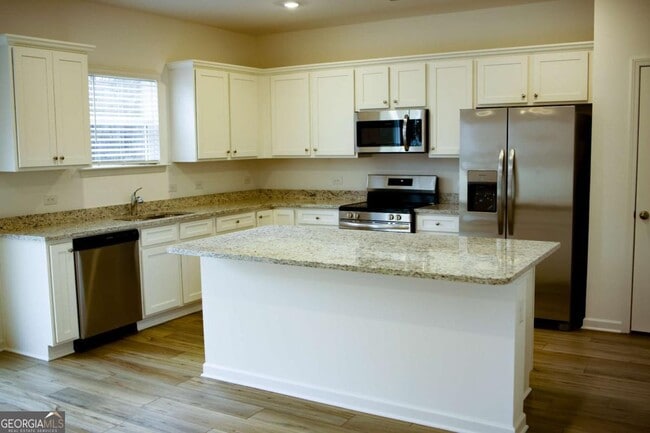 Photo - 484 Red Dragon Dr