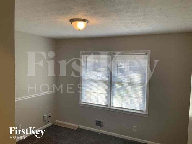 Photo - 518 Rebecca St