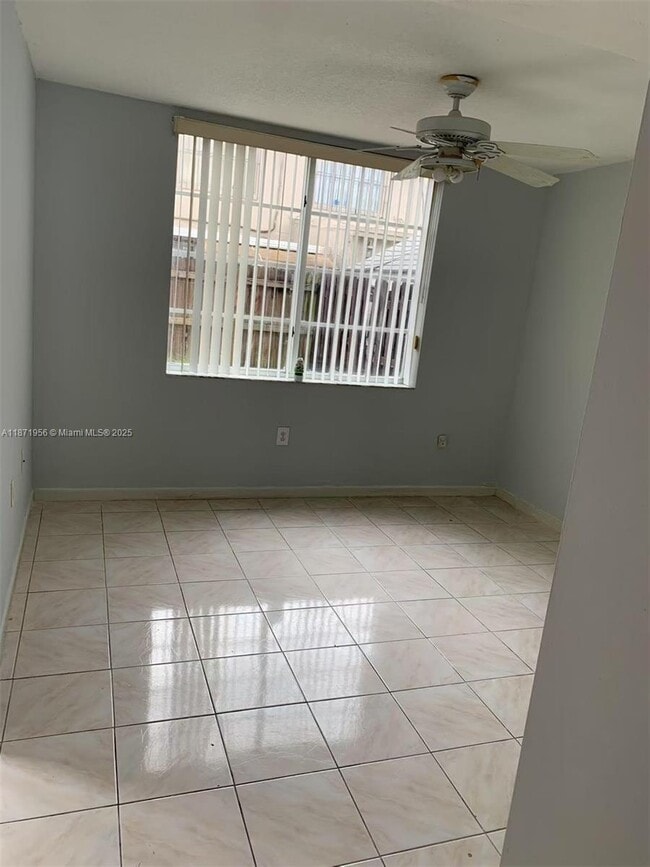 Building Photo - 1062 W 42nd Pl Unit Studio Rental