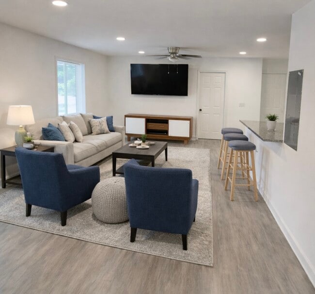 Building Photo - 13 S Main St Unit 13