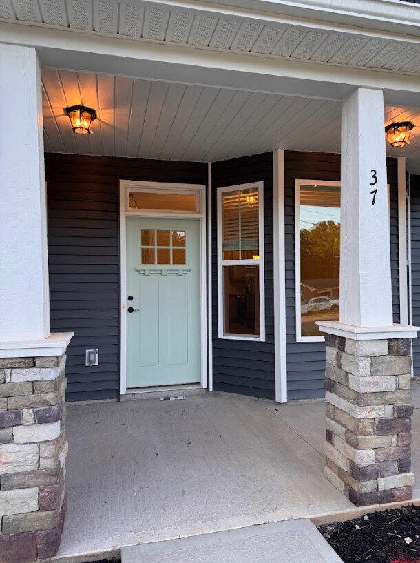 Photo - Inquire today on how to get FREE rent!