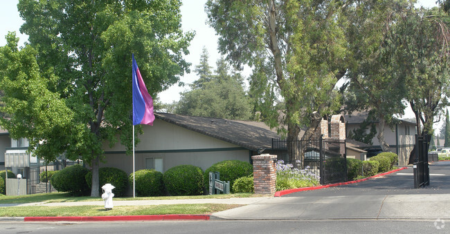 Oakwood Village - Oakwood Village Apartments