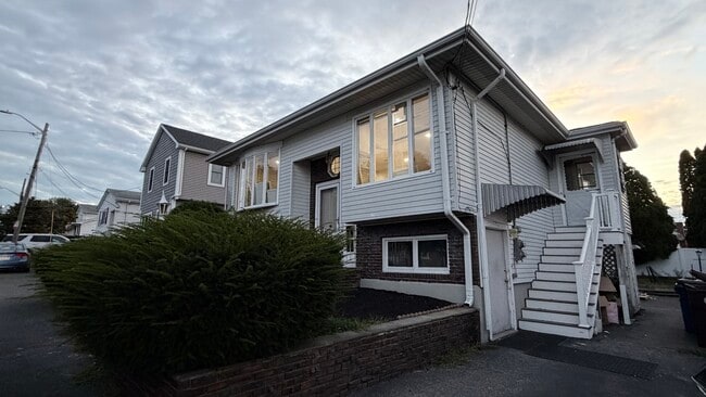 122 Lantern Rd Unit 1