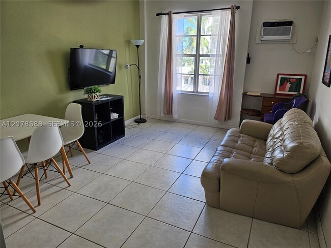 Photo - 3030 Collins Ave Unit 4B