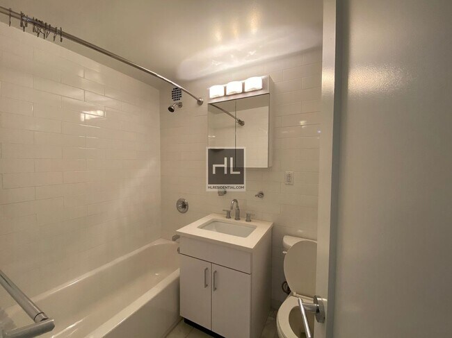 Photo - EAST 69 STREET Unidad 5E