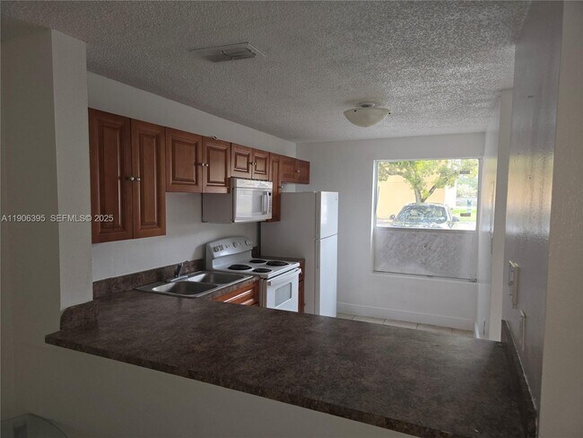 Photo - 8012 SW 21st Ct Unit 8012