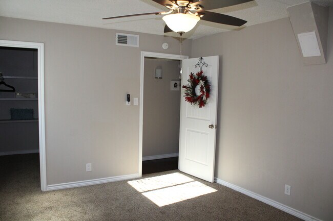 West 3855 - a Warner Alan Property