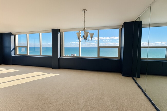 Photo - 1700 E 56th St Unidad 3302