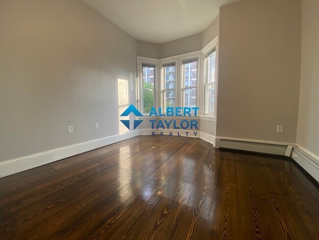 Photo - 1568 Tremont St