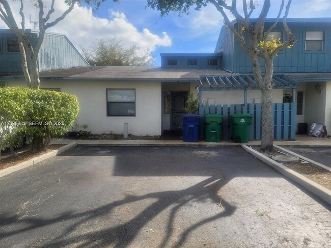 Building Photo - 6948 SW 36th Ct