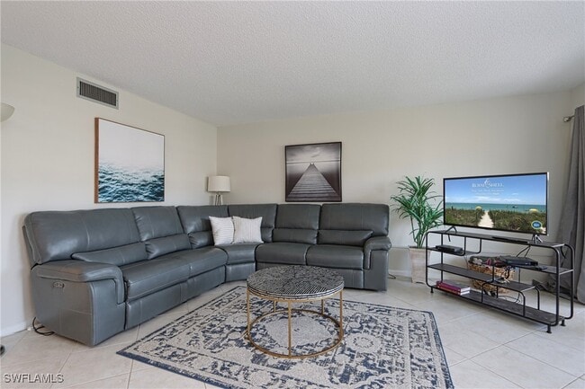 Photo - 25740 Hickory Blvd Unidad 450