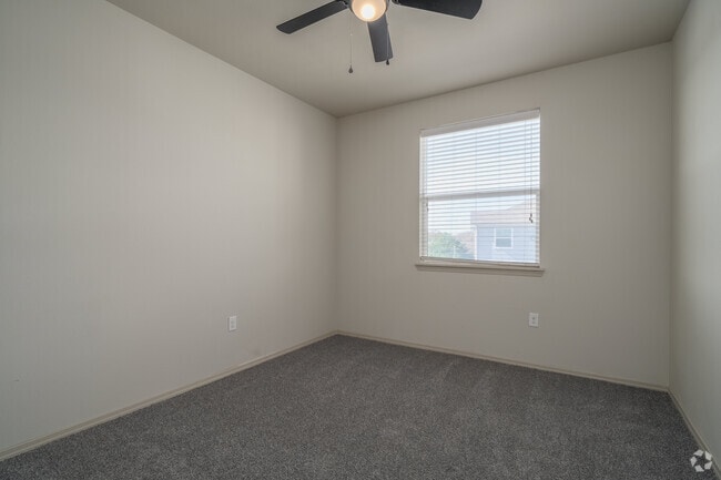 2BR, 2BA - 899SF - Bedroom 2