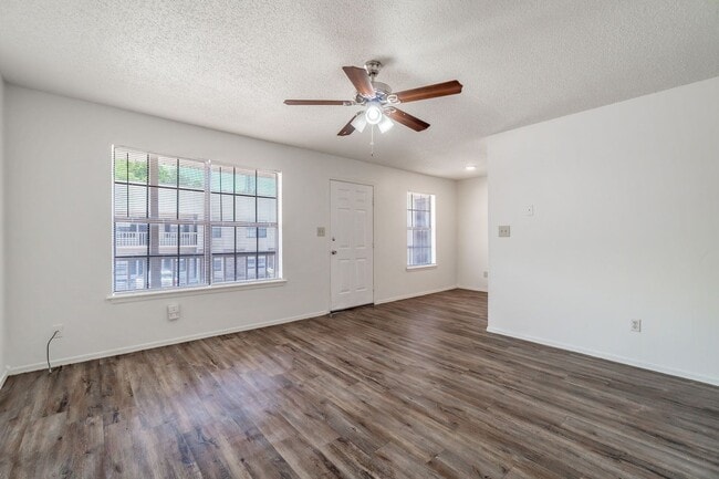 Photo - 2024 Baldwin St Unit 23