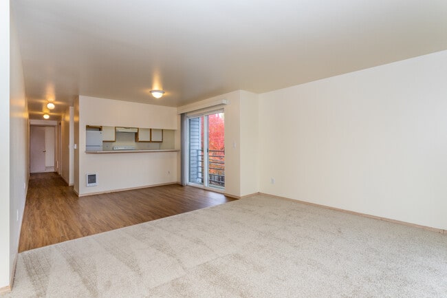 Photo - Maple Leaf Plaza