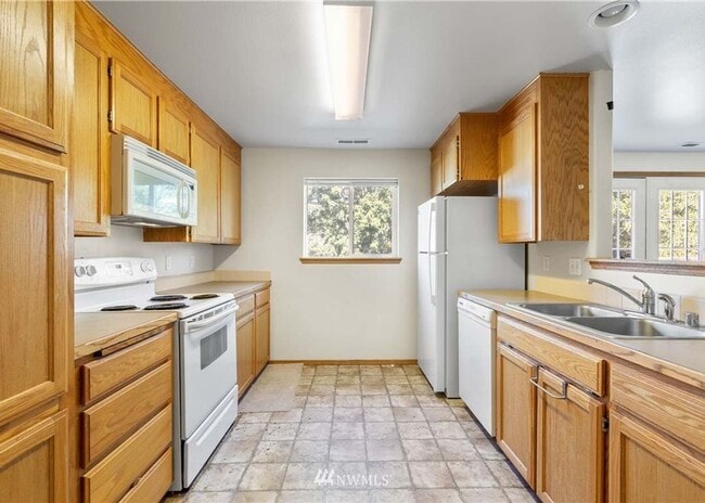 107 E King Pl