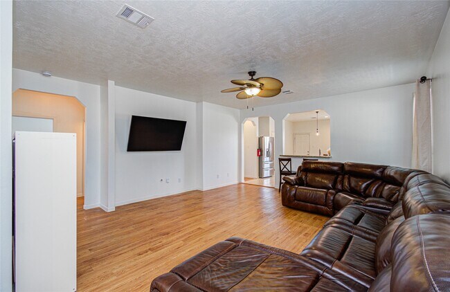 Building Photo - 24135 Pinecreek Point